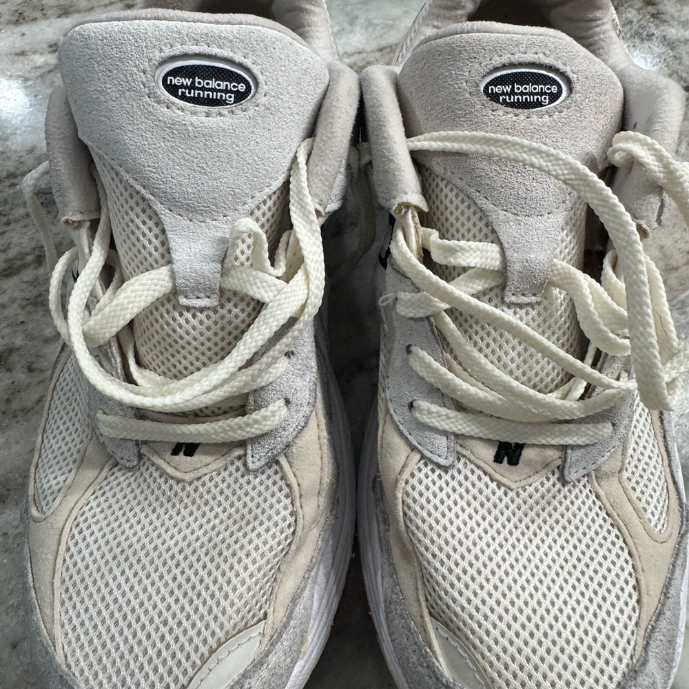 New Balance 2002R Sneakers - Light Gray - Picture 2 of 11